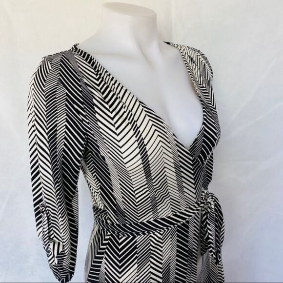 BCB Generation Black Gray White Striped Wrap Short 3/4 Sleeve Dress Size XS - Picture 7 of 10